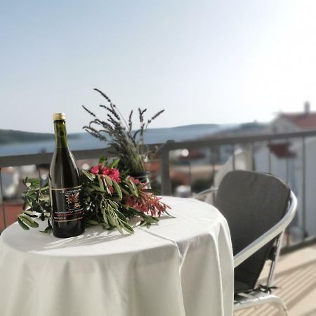 Villa Ilona Примоштен Екстер'єр фото
